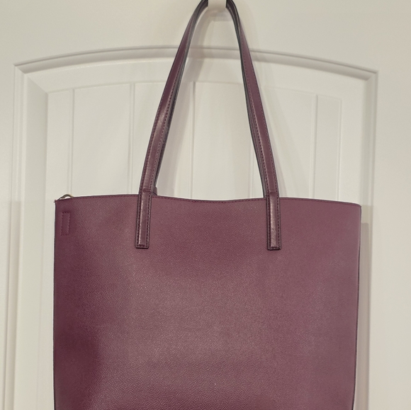 Michael Kors Large Hayley Tote - Plum Exterior Tulip Interior Gold Hardware - Picture 6 of 9